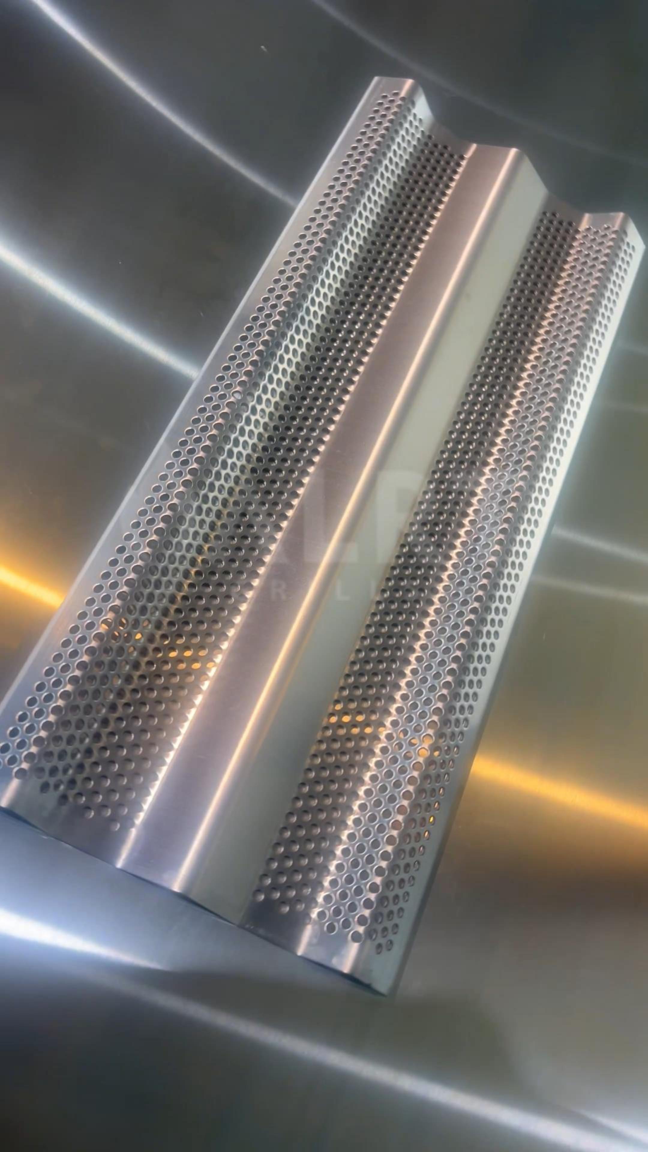 Flame stabilizing grids